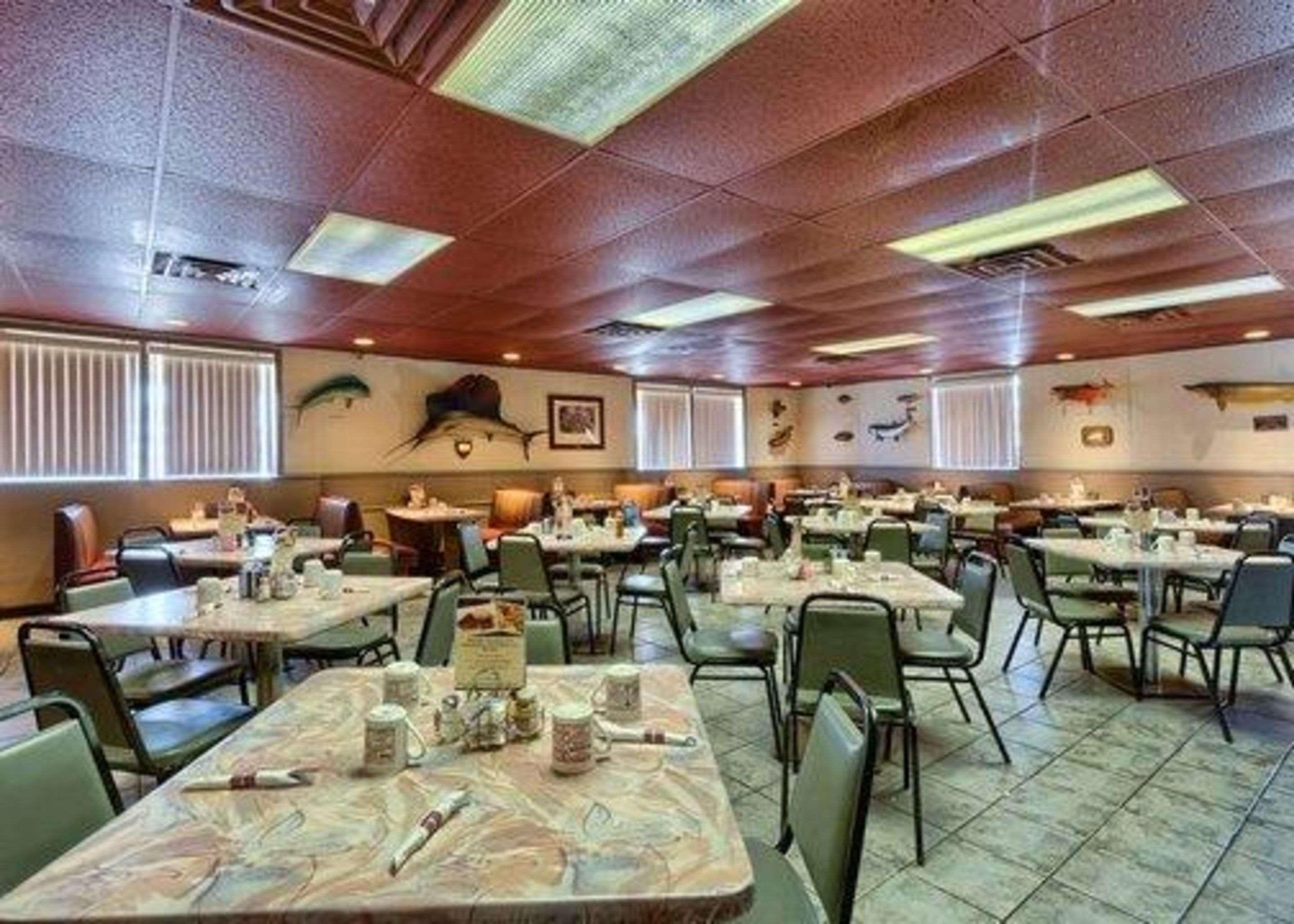 Rodeway Inn Muskegon Heights Exterior photo