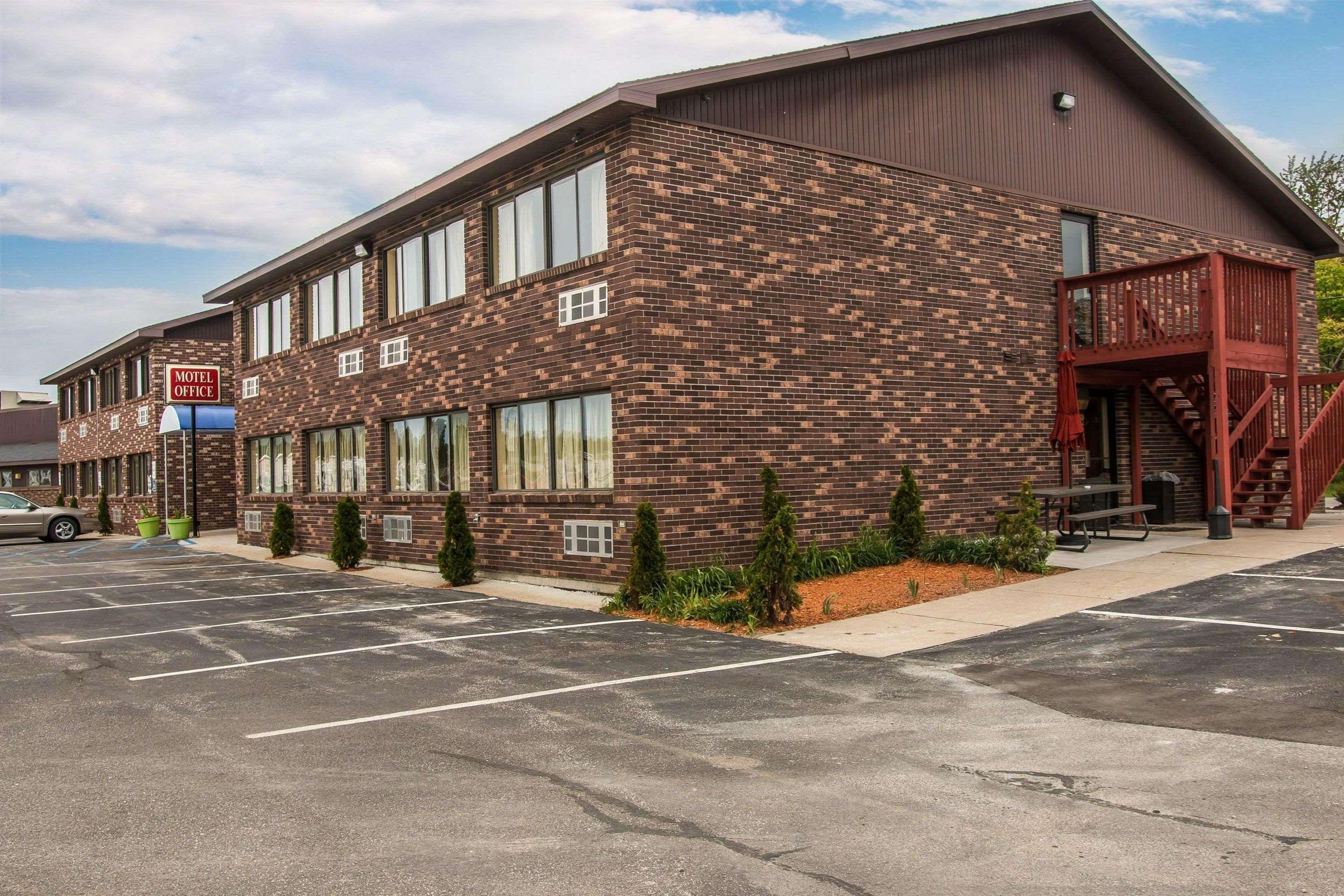 Rodeway Inn Muskegon Heights Exterior photo